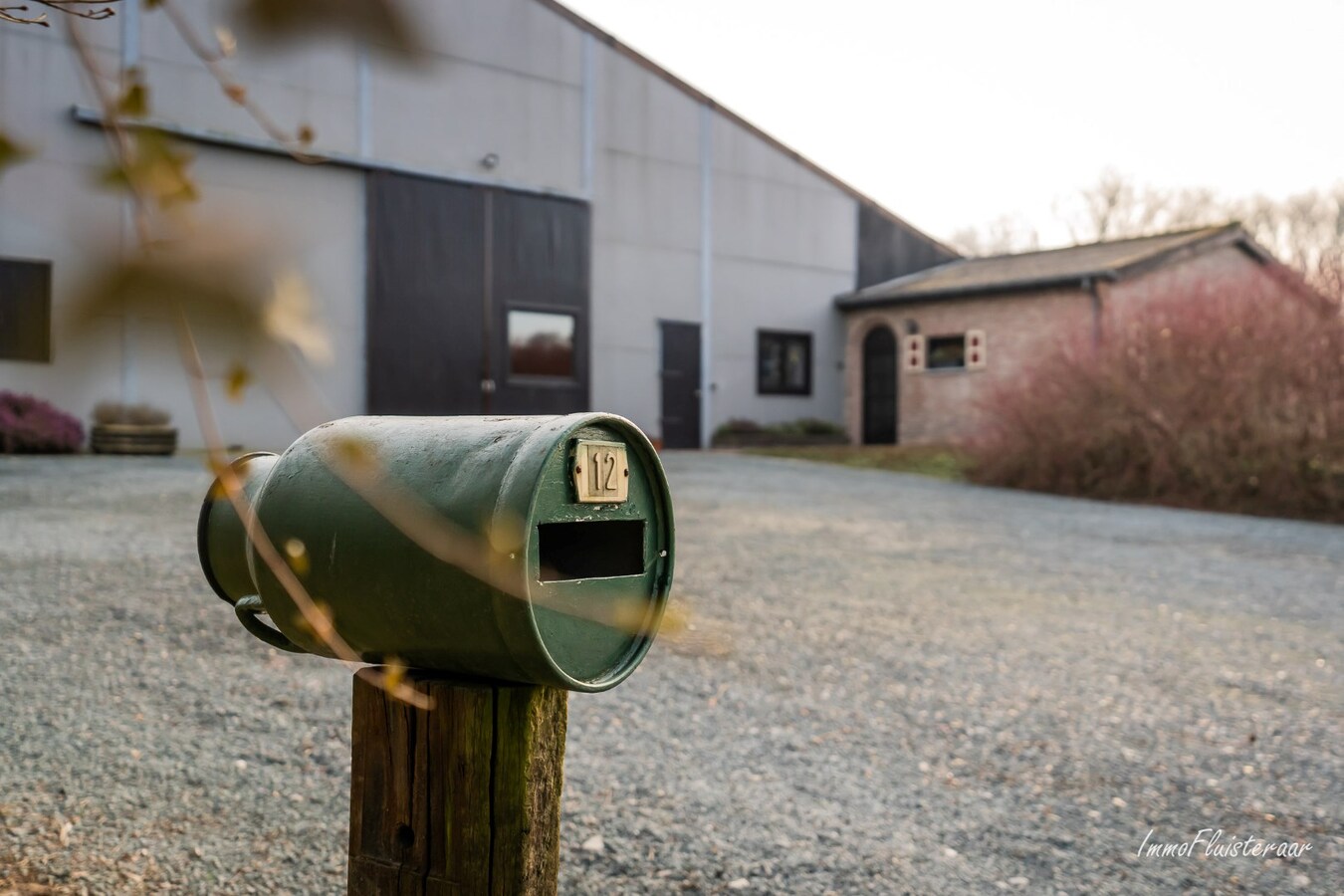 Boerderij met (bedrijfs)woning, loodsen en paardenfaciliteiten op ca 7,4 ha te Asse (Vlaams-Brabant) 