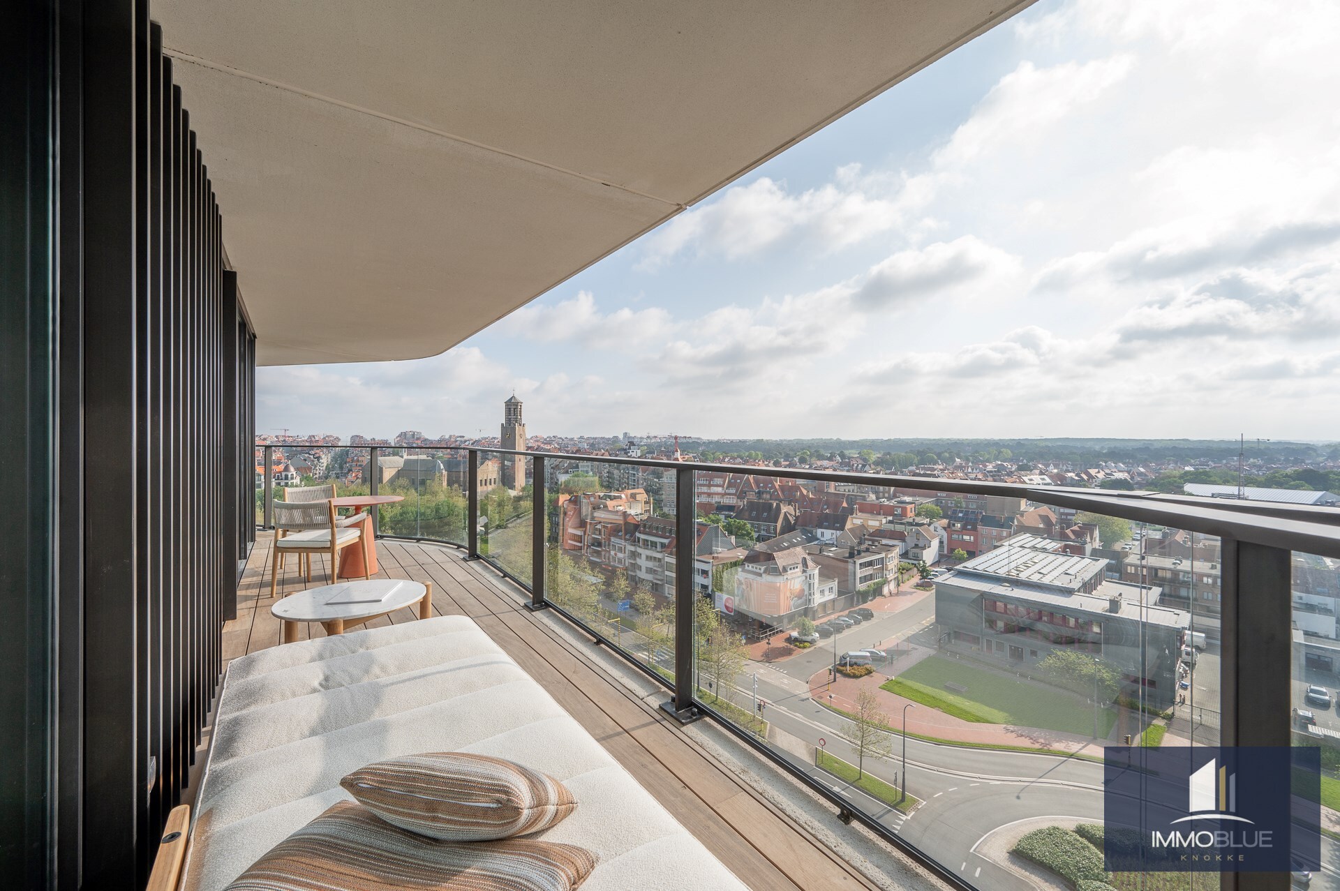 Luxueus appartement met een zeer ruim terras gelegen in de exclusieve residentie The Tower. 