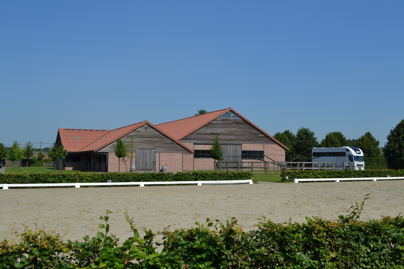 Luxueux centre &#233;questre sur environ 2,5ha dans les environs de Gand 