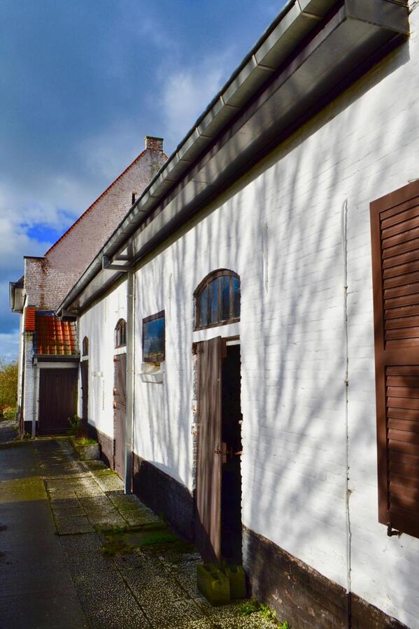 Idyllische hoeve met 7 paardenstallen op ca. 2,25 Ha te Klerken (Houthulst) 