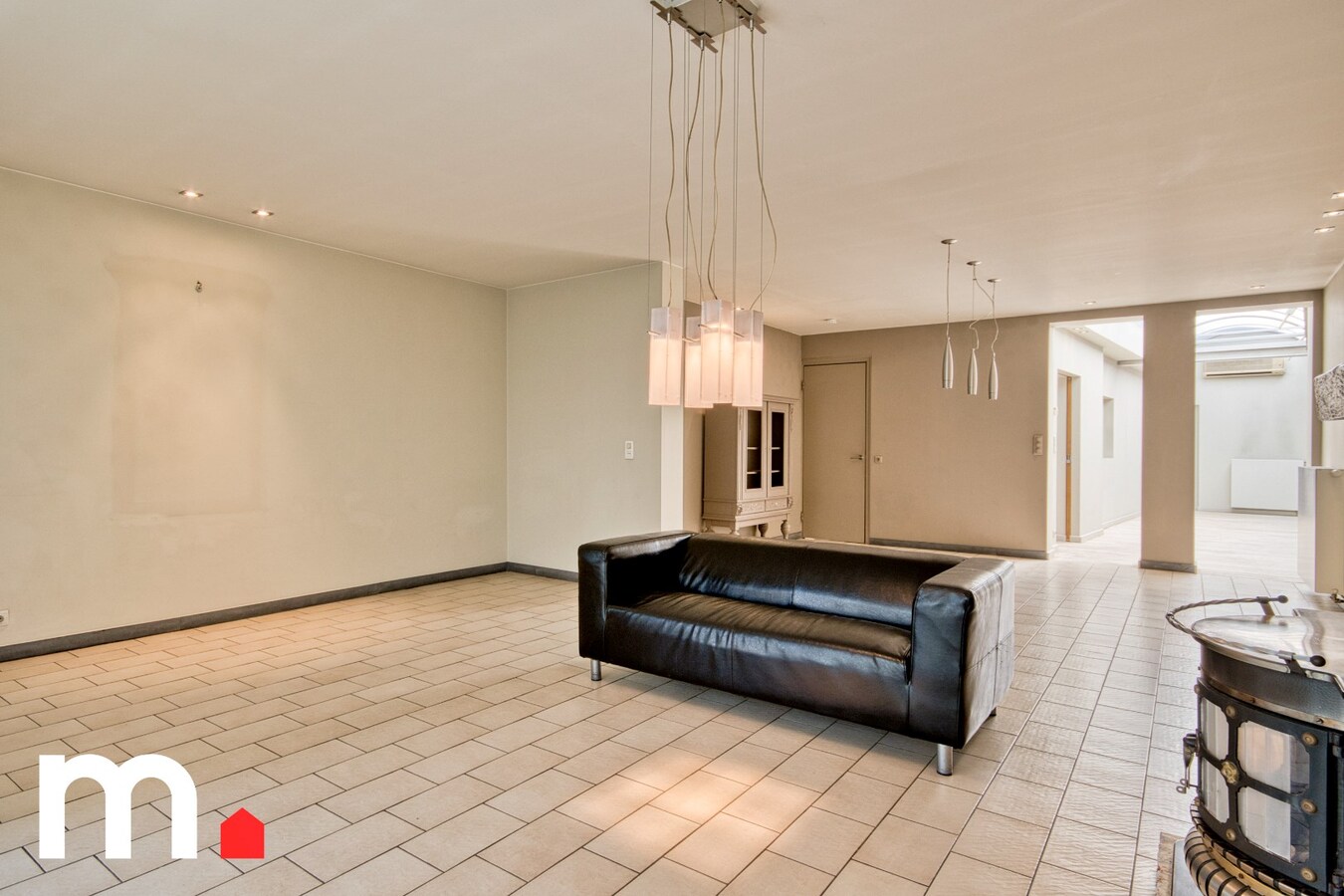 Multifunctioneel bedrijfsgebouw (Showroom + Atelier + Woning) op toplocatie te Rekkem ! 