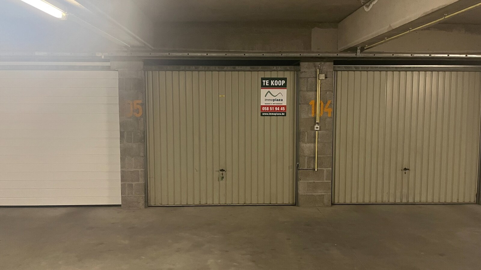 Goed gelegen dubbele priv&#233;-garagebox in de Residentie Plaza I 