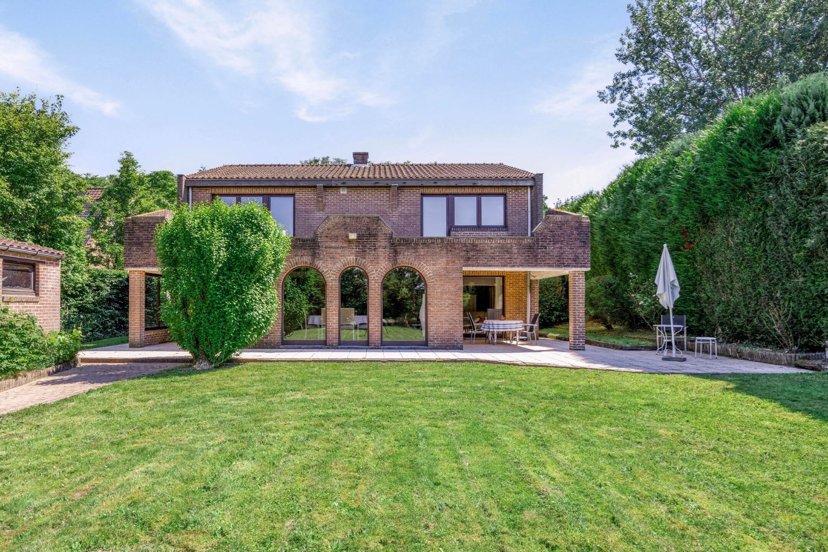 Unieke villa op een perceel van bijna 13are te Bierbeek - bewoonbare opp. 274 m&#178; - EPC 667 kWh/m&#178; 