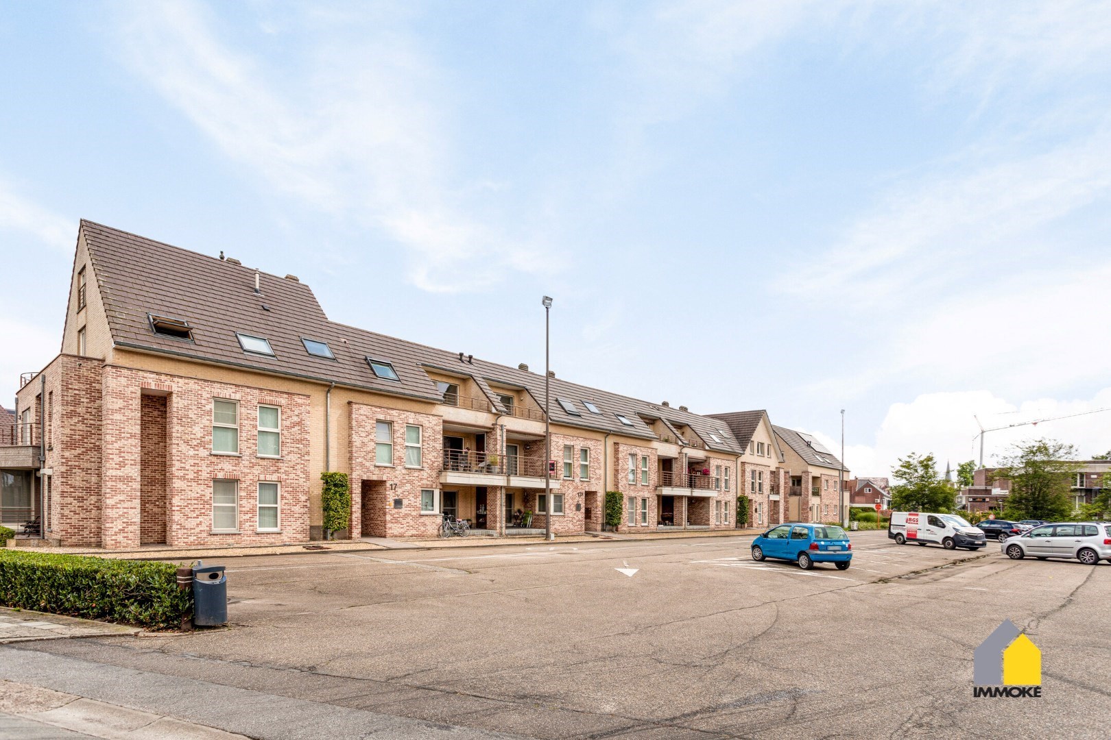 Instapklaar appartement met 2 slpk, zonneterras, garage en kelderberging. 