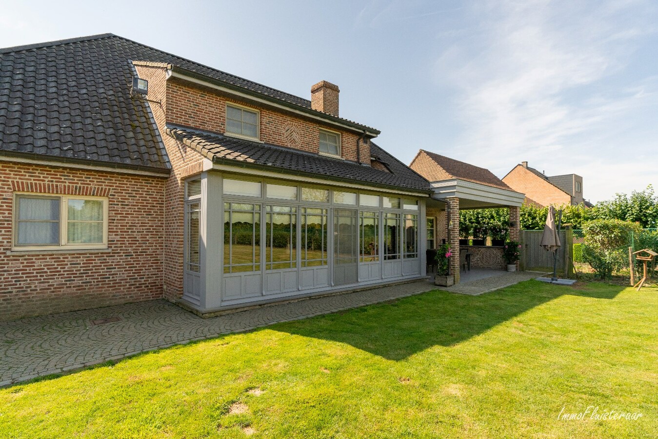 Instapklare landelijke villa op een ruim perceel van ca. 65a te Meensel-Kiezegem (Tielt-Winge). 