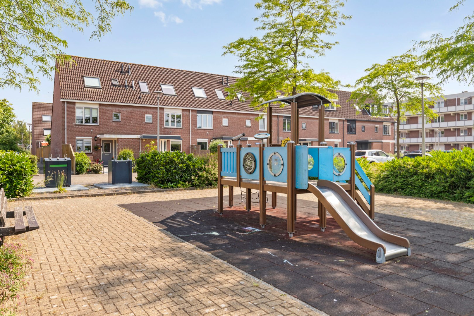 Energiezuinige eengezinswoning energielabel A, met 4 slaapkamers, uitgebouwde woonkamer, 12 zonnepanelen, vloerverwarming en gelegen op eigen grond. 