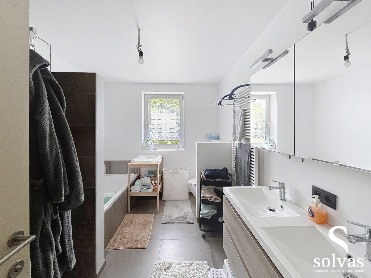 Mooie halfopen bebouwing te huur met veel ruimte te centrum Knesselare 