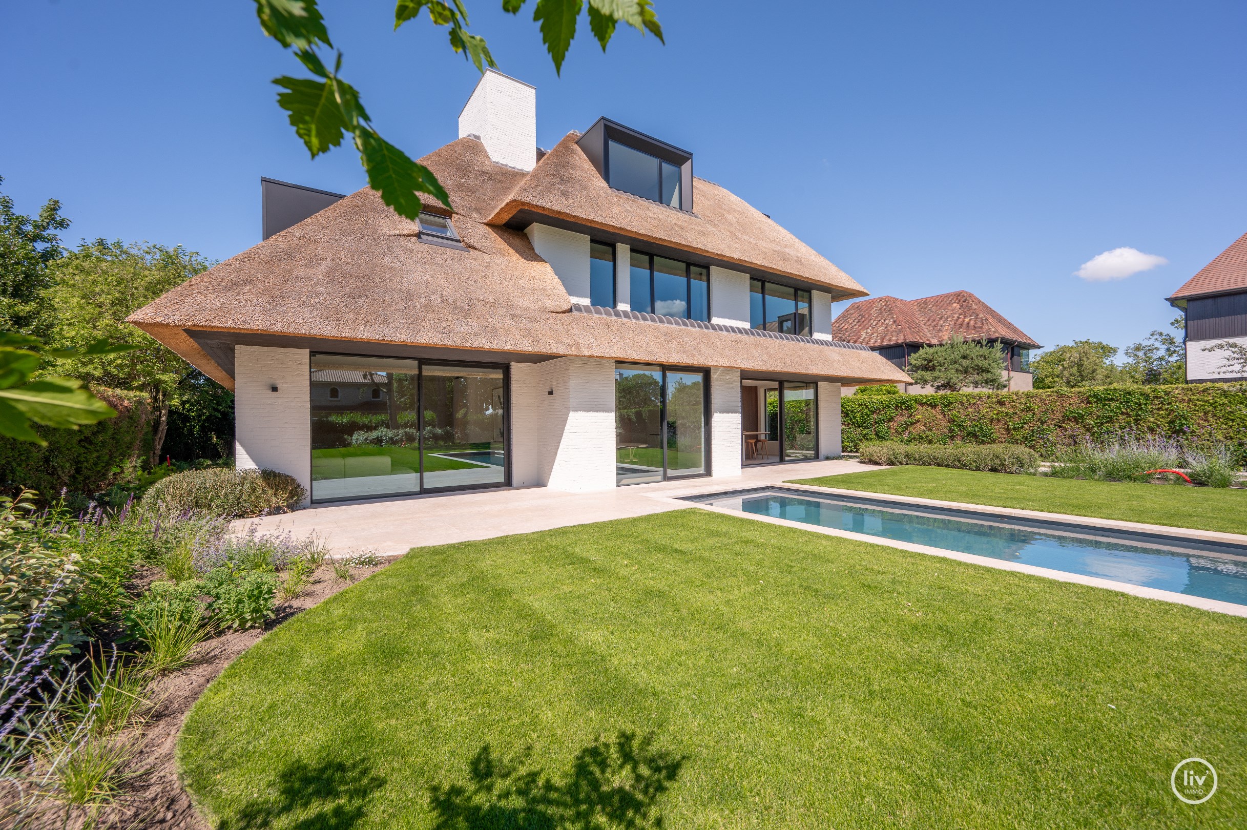 Journ&#233;e portes ouvertes samedi 4/07 de 14h &#224; 16h. Villa neuve exclusive avec piscine et jardin orient&#233; sud sur un grand terrain de 1.071m2. 