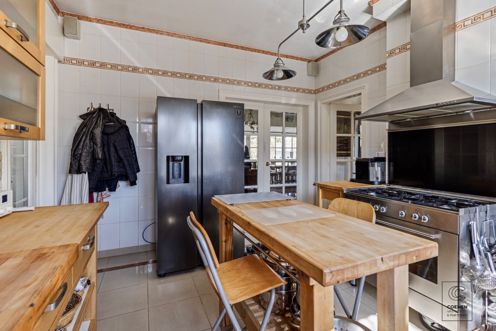 Prachtige woning op een perceel van ca. 2350m&#178; en een centrale locatie te Zandhoven! 