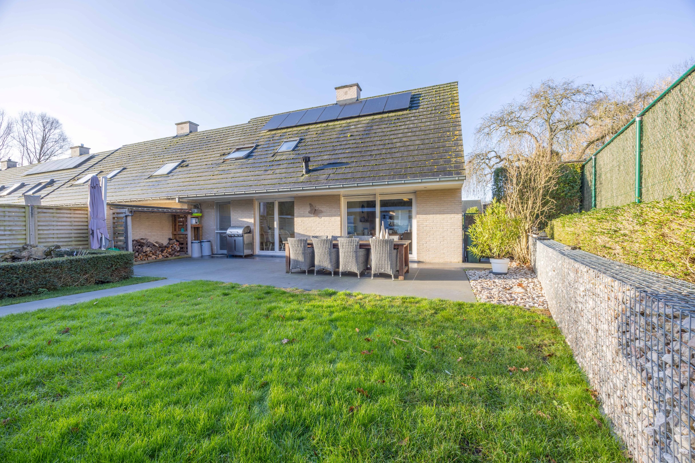 CHARMANT GELEGEN WONING MET GARAGE EN TUIN 