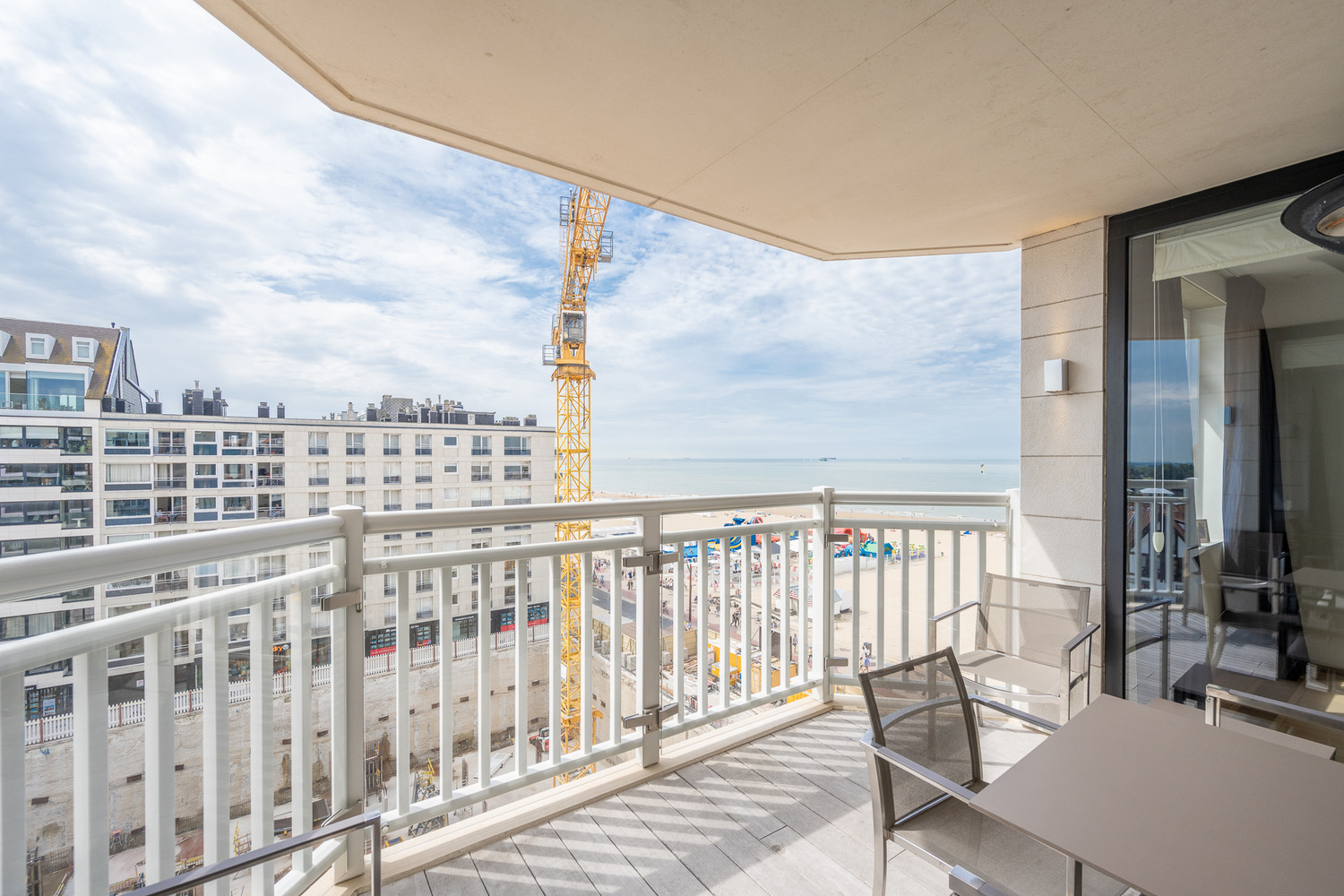 Appartement (largeur de fa&#231;ade de 8,6 m !) avec 3 chambres sur l&#39;exclusive Place Albert &#224; Knokke-Zoute. 