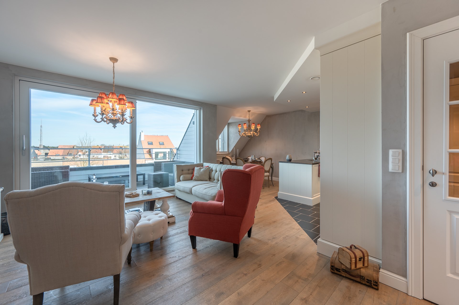 Appartement lumineux avec une finition de haute qualit&#233;, 2 chambres et une grande terrasse, situ&#233; dans la r&#233;sidence Promenade au niveau de Duinenwater &#224; quelques minutes du centre de Knokke. 