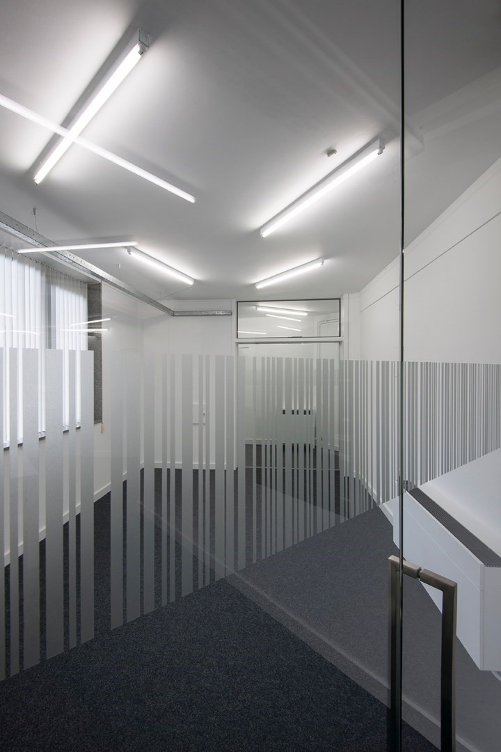 Instapklare kantoorruimte  (32 m&#178;) met parking en alle faciliteiten inclusief, Torhout. 