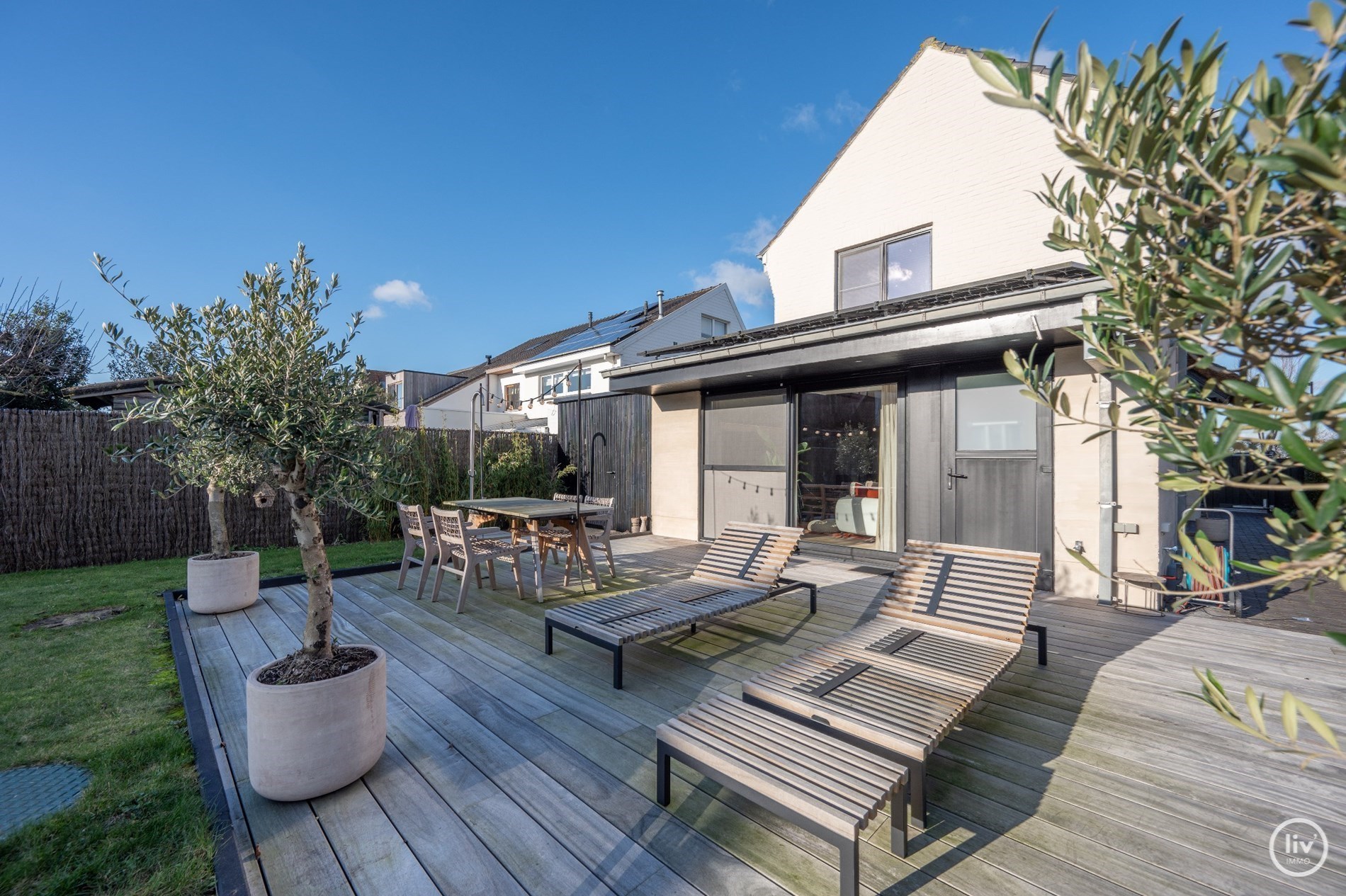 Belle maison individuelle r&#233;nov&#233;e avec go&#251;t dans un emplacement de premier choix dans la rue Kalfstraat &#224; Knokke. 