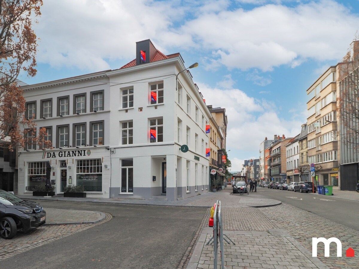 Appartement met zicht op de Grote Markt te Kortrijk op 127m2 ! 