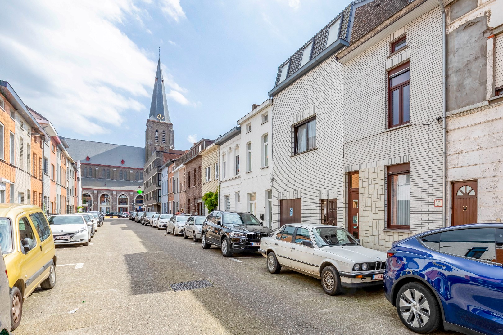 Te renoveren woning met stadstuin centraal gelegen in Sint-Amandsberg 