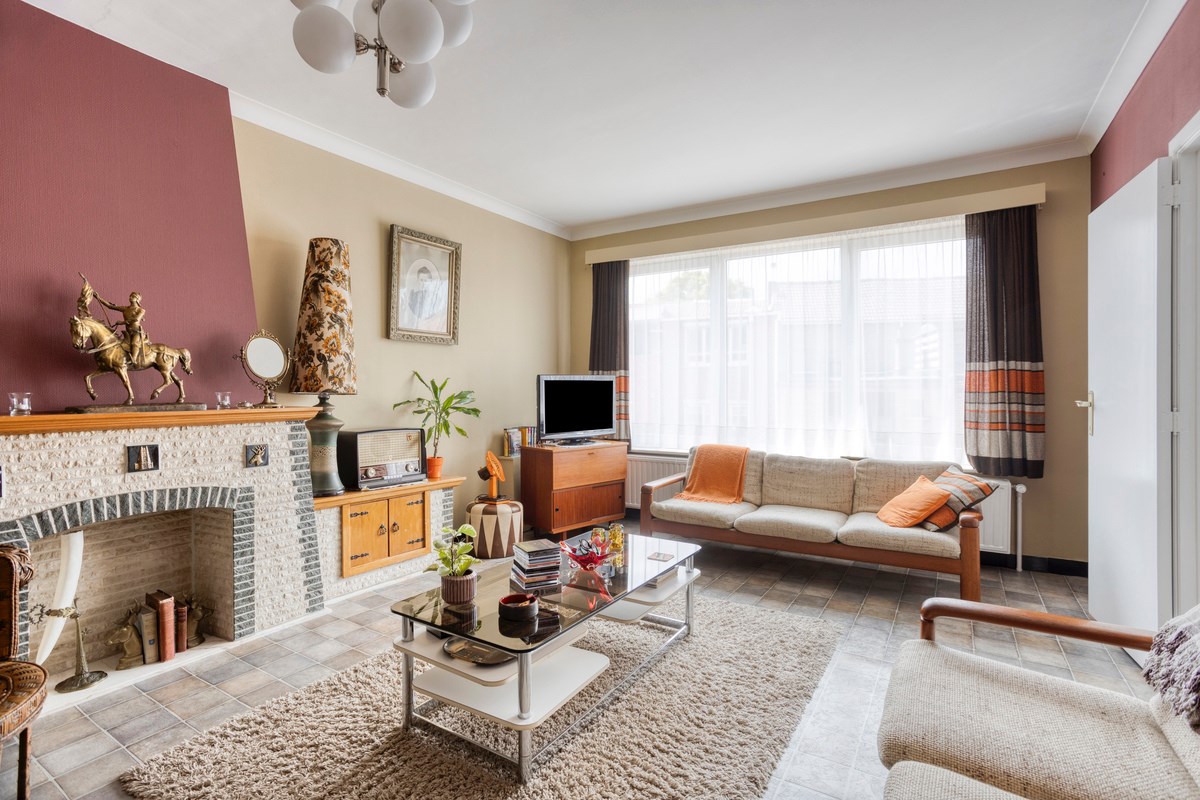 Opbrengsteigendom met 3 appartementen, garages en tuin 