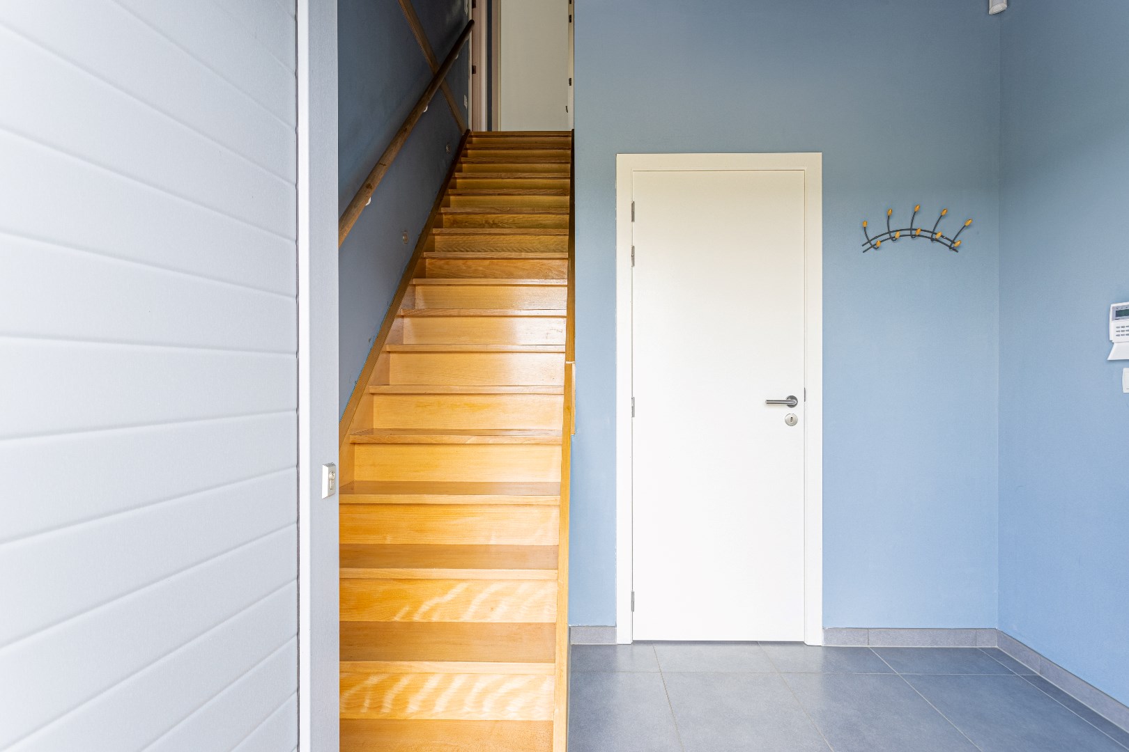 Maison moderne dans un endroit calme, avec 4-5 chambres, garage et jardin 