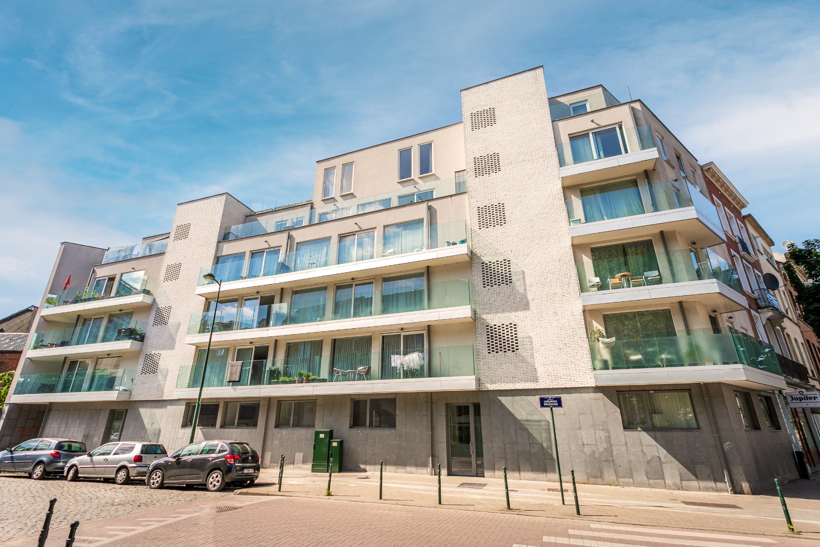 Recent gelijkvloersappartement met TUIN, 2 slaapkamers, terras en kelderberging 