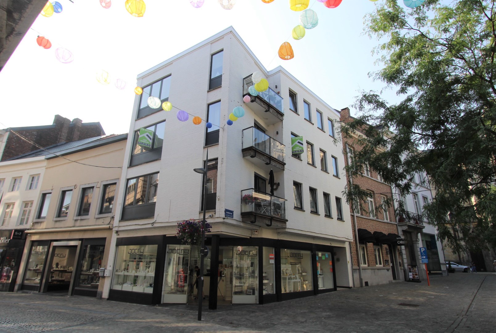 RUIM APPARTEMENT - PRACHTIG GELEGEN IN HET STADSCENTRUM 