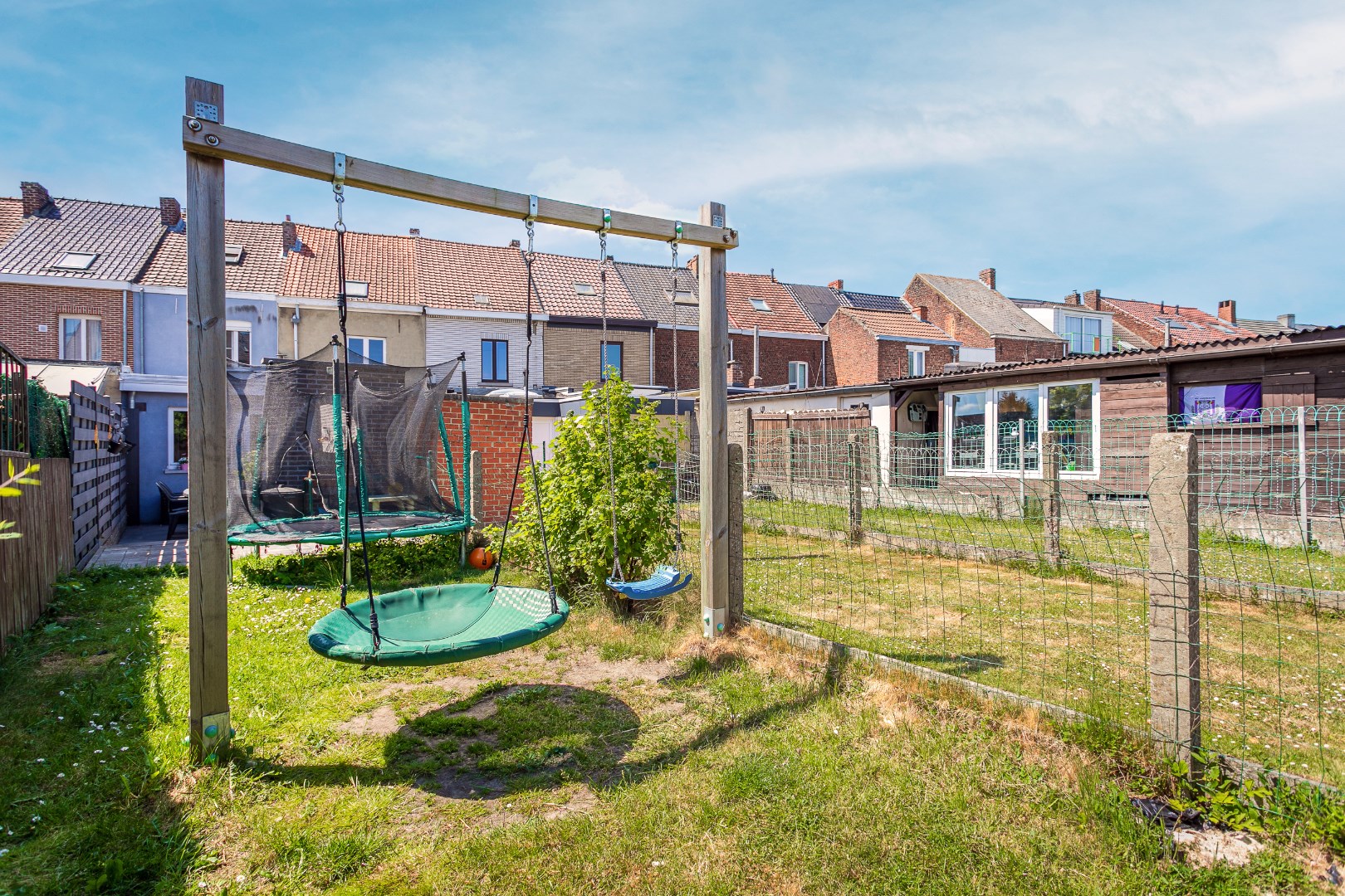 Instapklare woning met 3 slaapkamers, bureau en tuin in Halle 