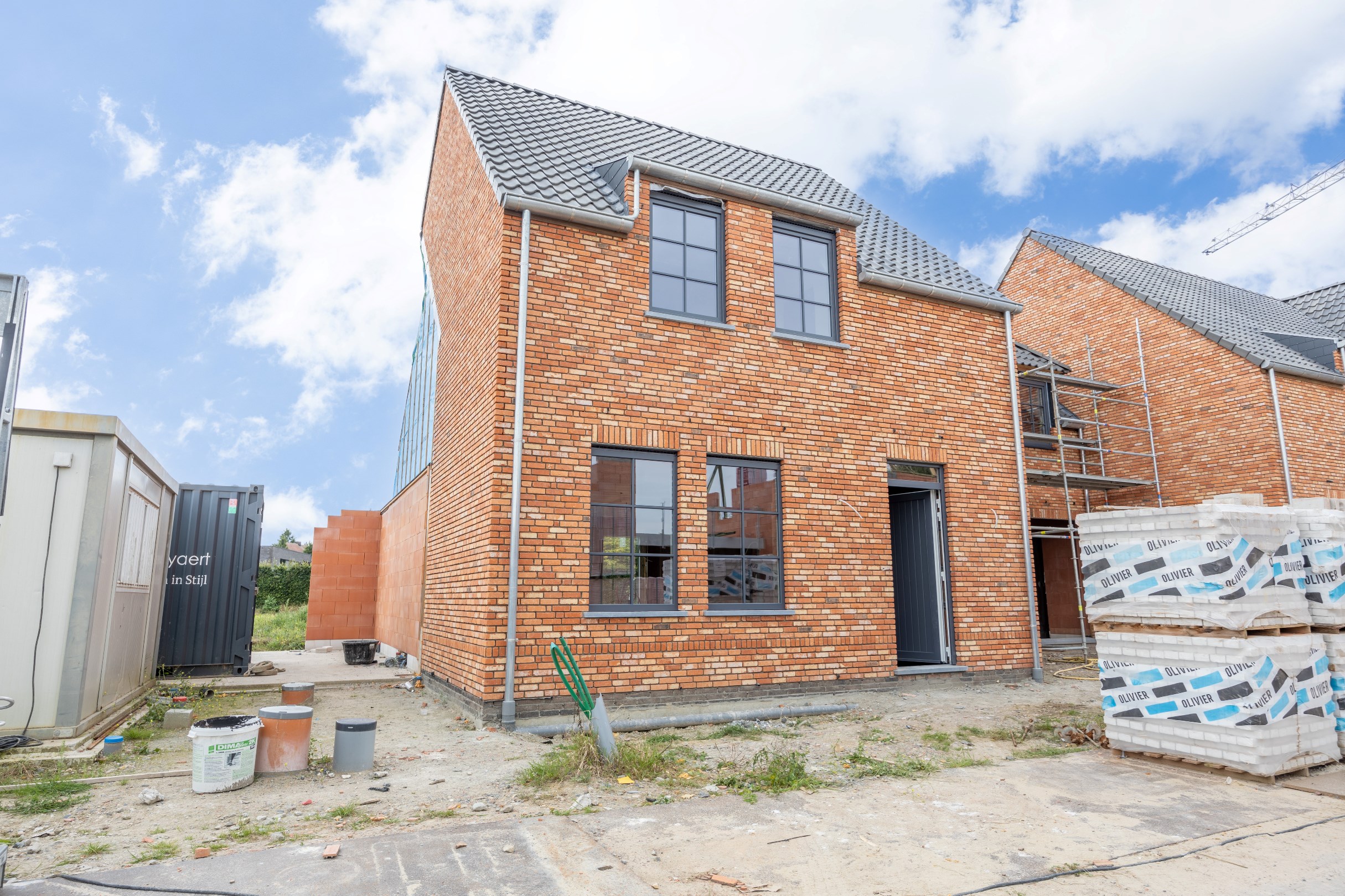 PRACHTIGE NIEUWBOUWWONING MET GARAGE 