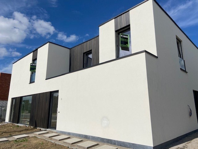 Nieuwbouw halfopen woning op een goeie ligging in gloednieuwe verkaveling! 
