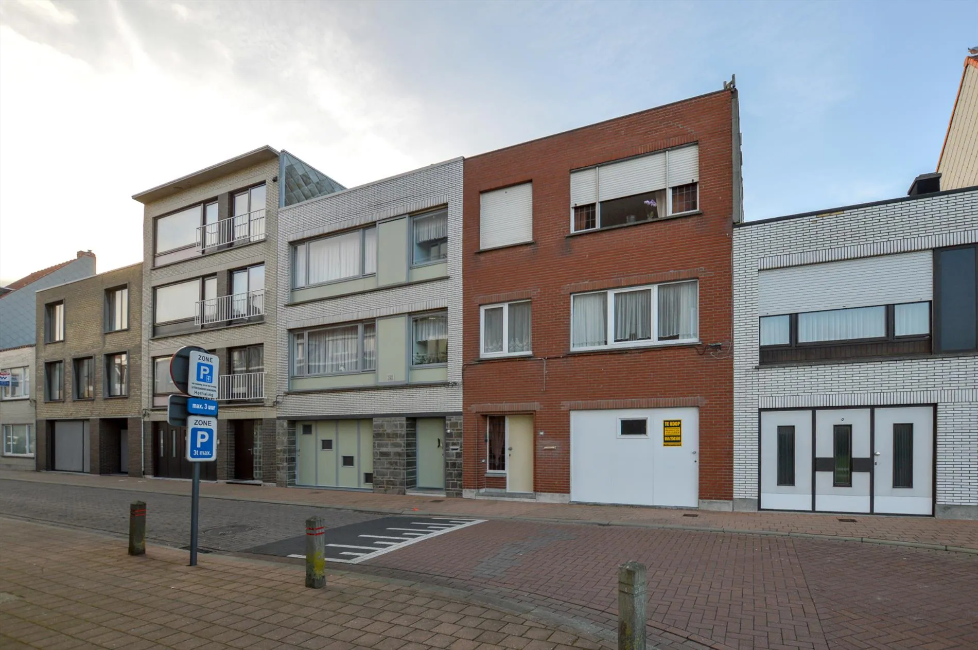 Te renoveren rijwoning met opp. 195 m², 4 slaapkamers