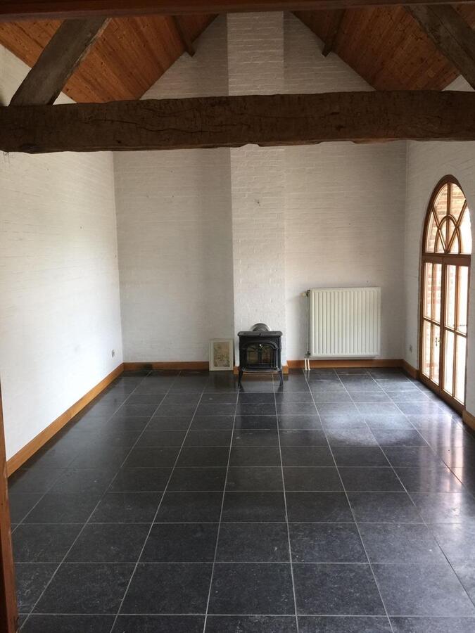 Rustig gelegen hoeve met conci&#235;rgewoning en stallen te Bree op ca. 8300m&#178; 