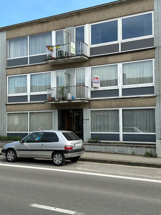 Gerenoveerd 2-slaapkamerappartement met garage te Diksmuide 