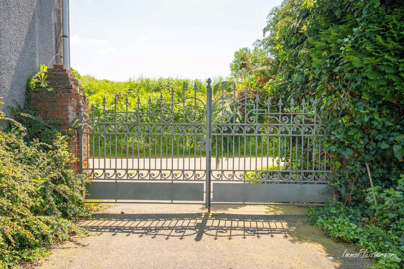 Maison calme et situ&#233;e &#224; la campagne avec d&#233;pendances sur environ 1,28 ha &#224; Bekkevoort (Brabant flamand). 