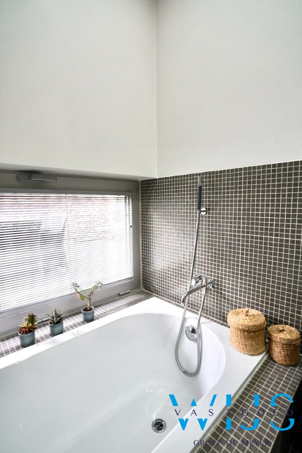 Unieke architectenwoning met leuke tuin te centrum ERTVELDE! 