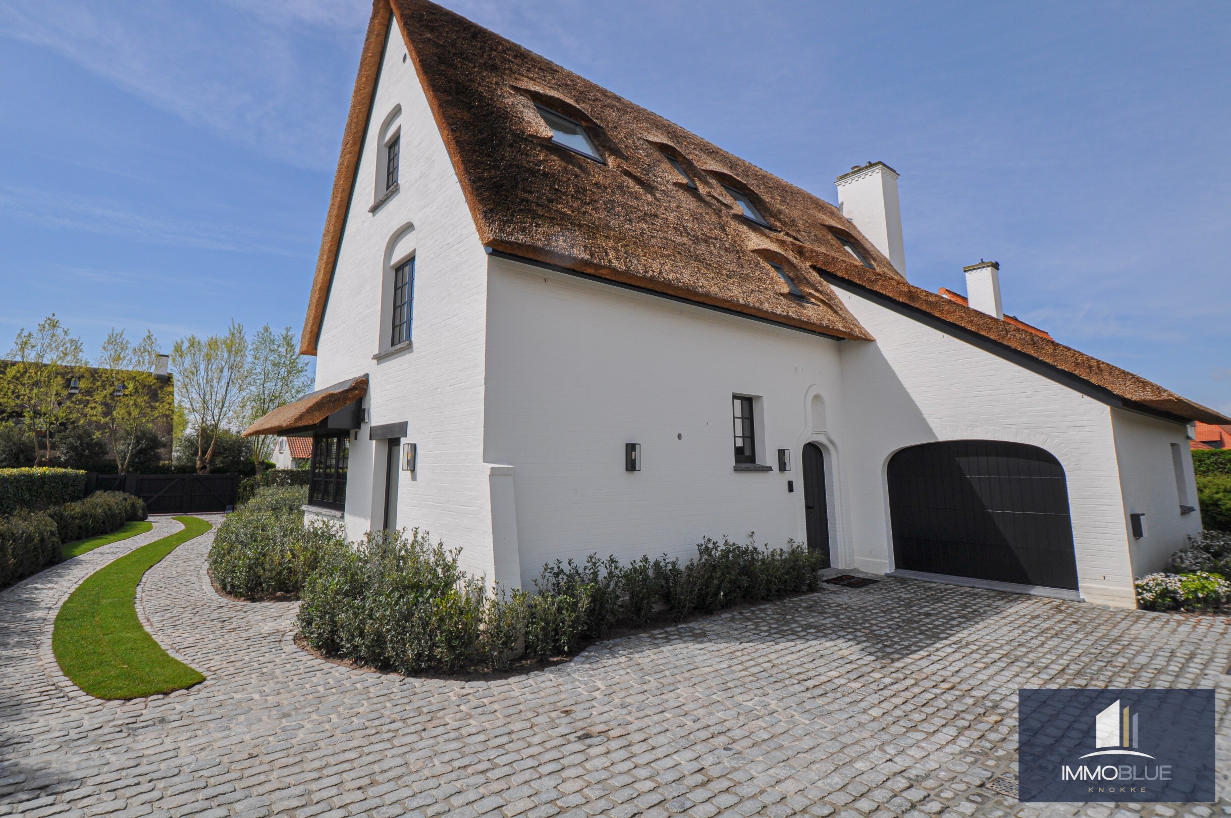 Volledig gerenoveerde villa rustig gelegen op de rand van het Zoute. 