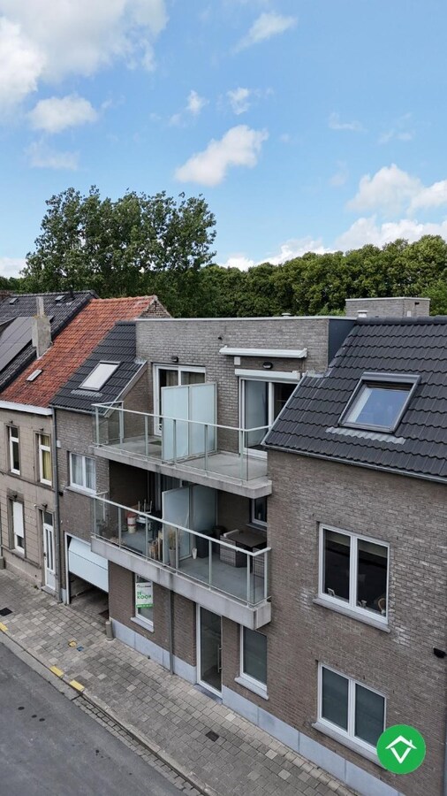 Gelijkvloers appartement op een centrale ligging met &#233;&#233;n slaapkamer, tuin en autostaanplaats te Roeselare 