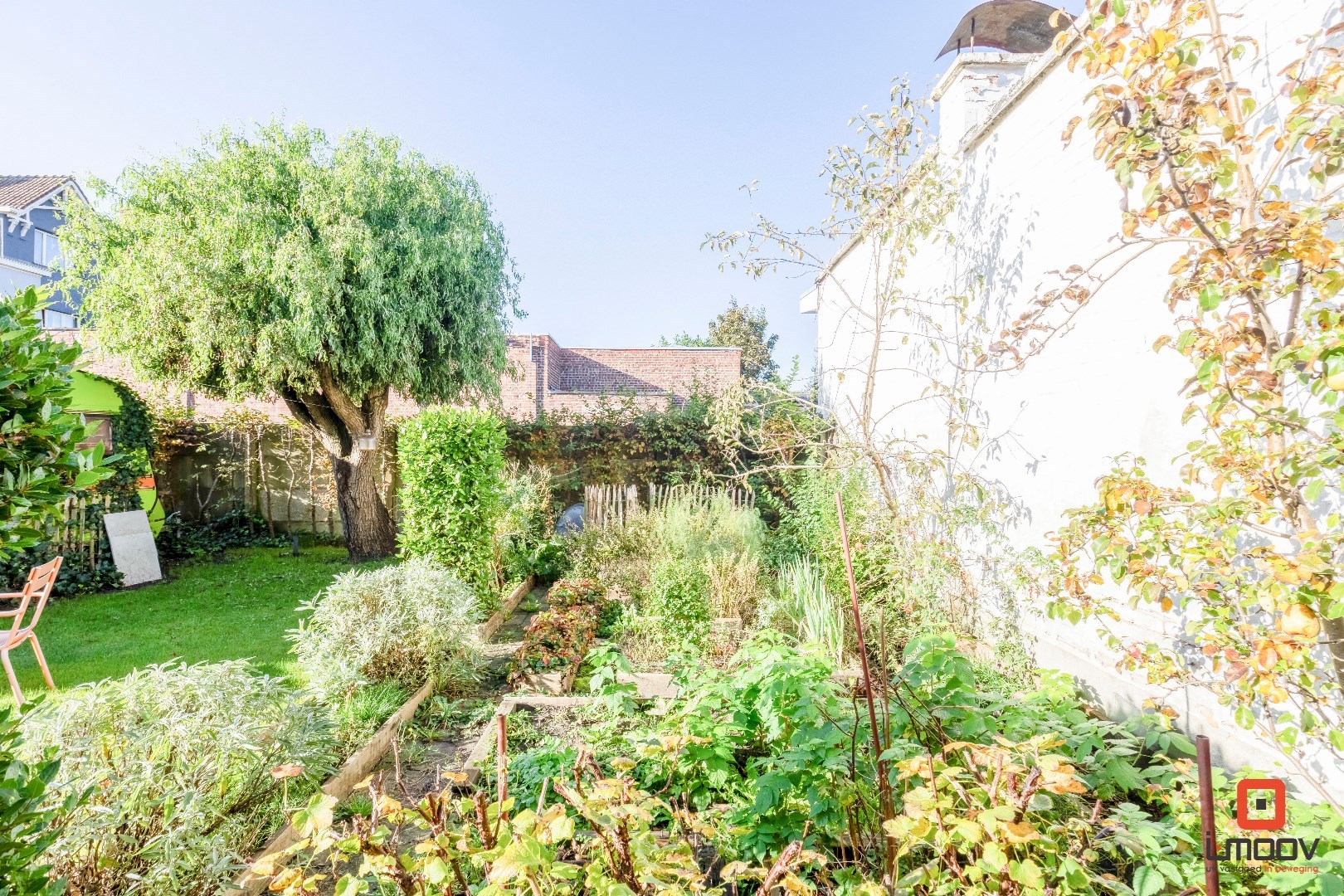 Zeer groot magazijn met bijhorende charmante woning en leuke tuin 