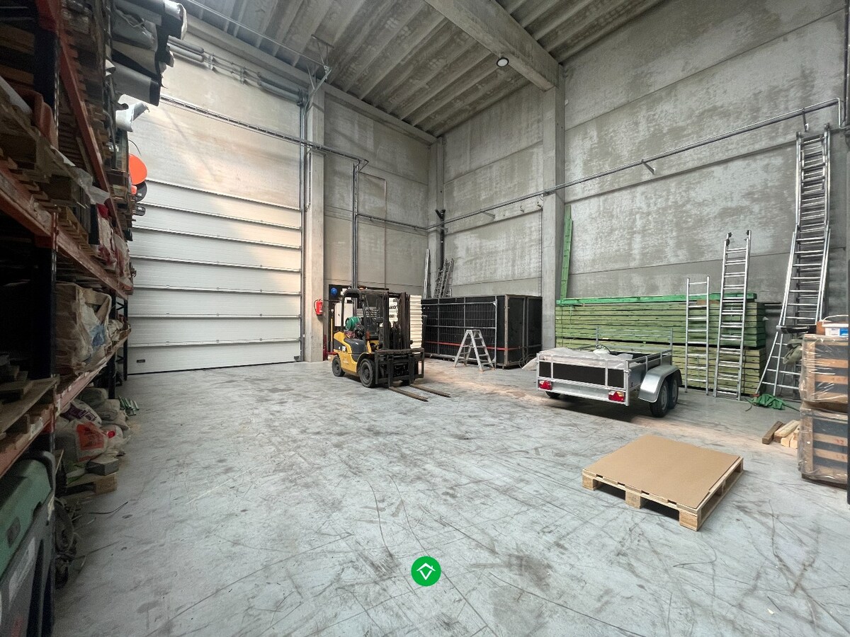 Loods/opslagplaats van 250 m&#178; te Moorslede 