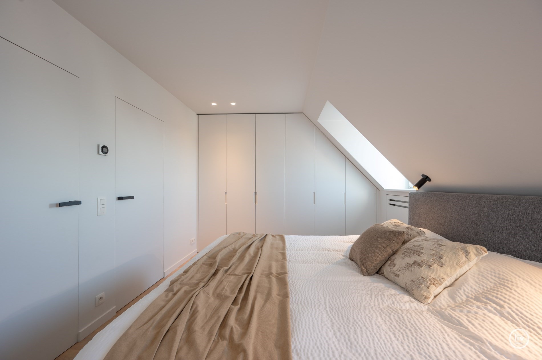 Merveilleux appartement en duplex r&#233;nov&#233;, spacieux, avec des vues panoramiques magnifiques et des terrasses &#224; proximit&#233; du Rubens. 