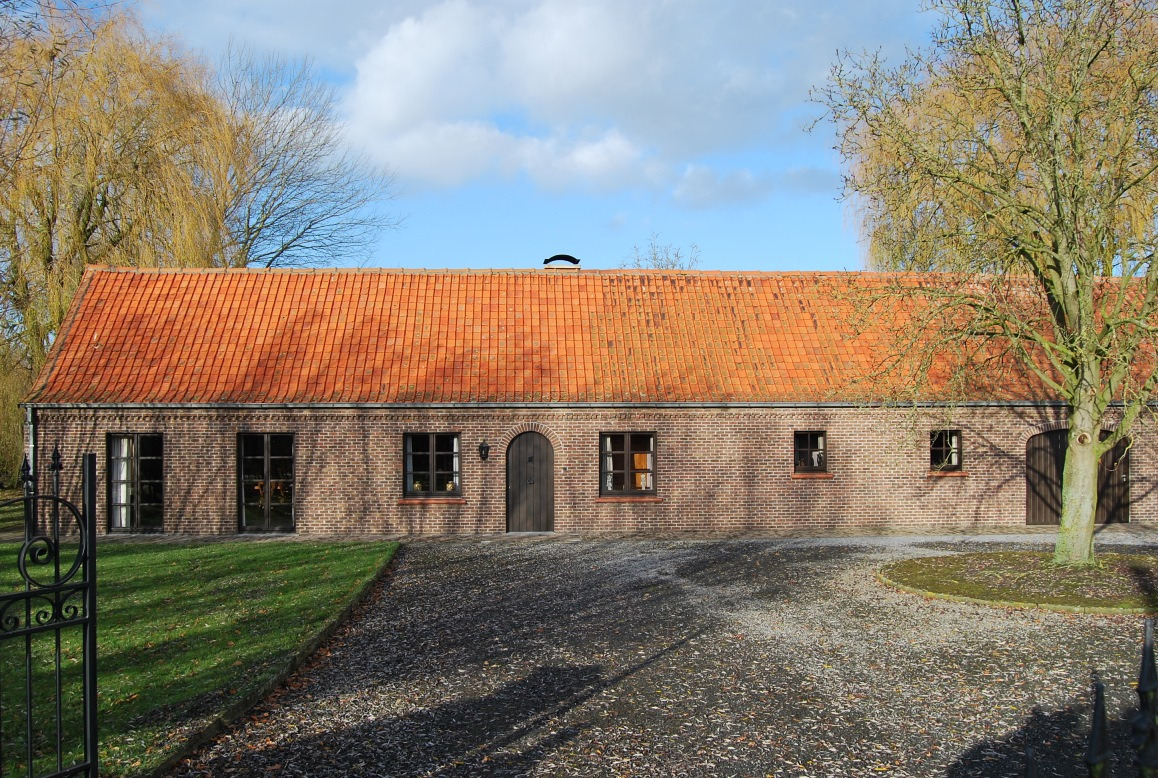 Hofstede met schuur op 2,24ha te Kruishoutem 