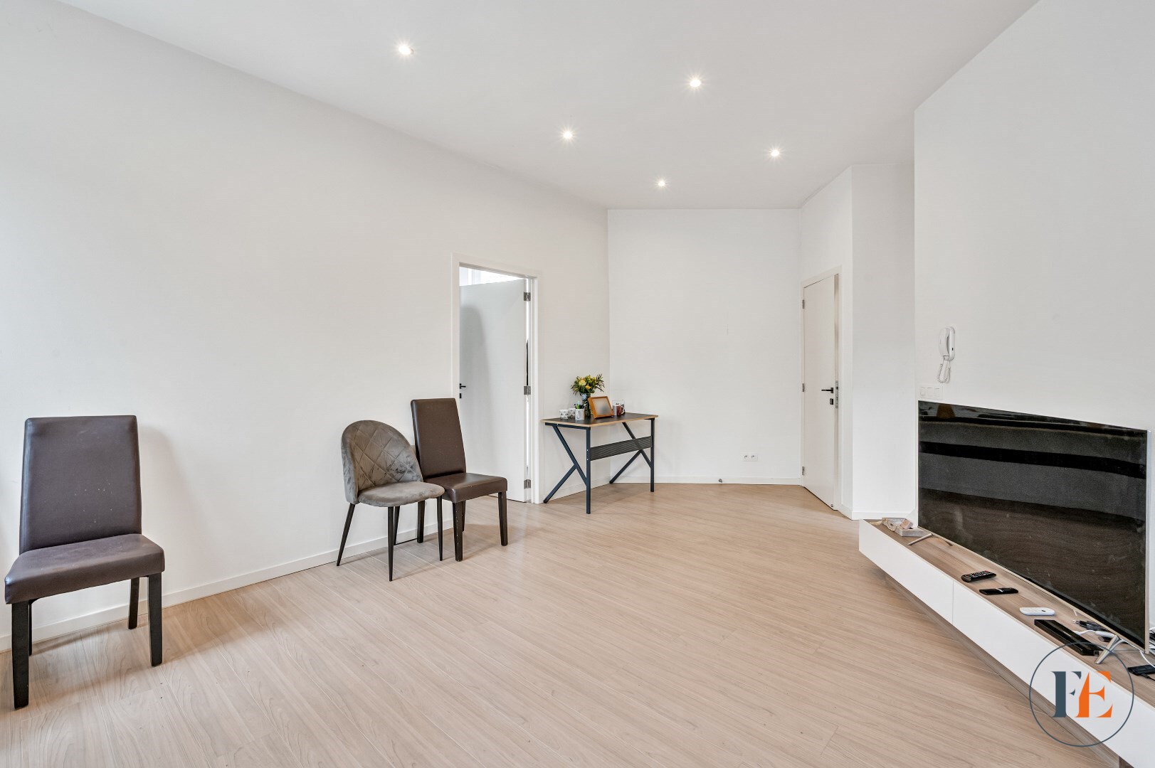 Volledig gerenoveerd appartement. 