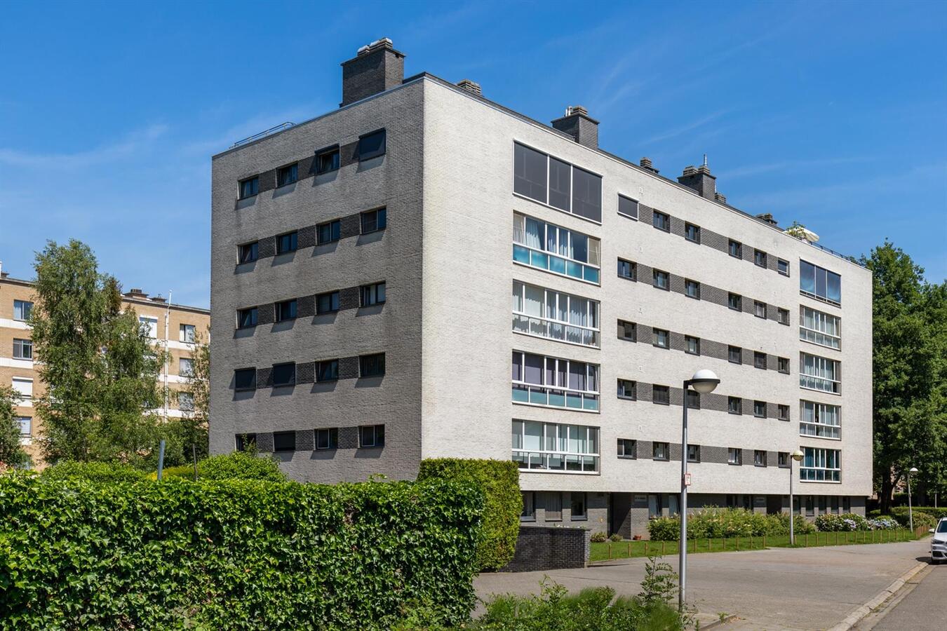 Kwalitatief gerenoveerd appartement met terras van 35m&#178;! 