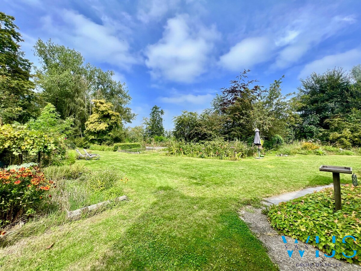 Idyllisch gelegen hoeve op 6.802 m&#178; te ASSENEDE ! 