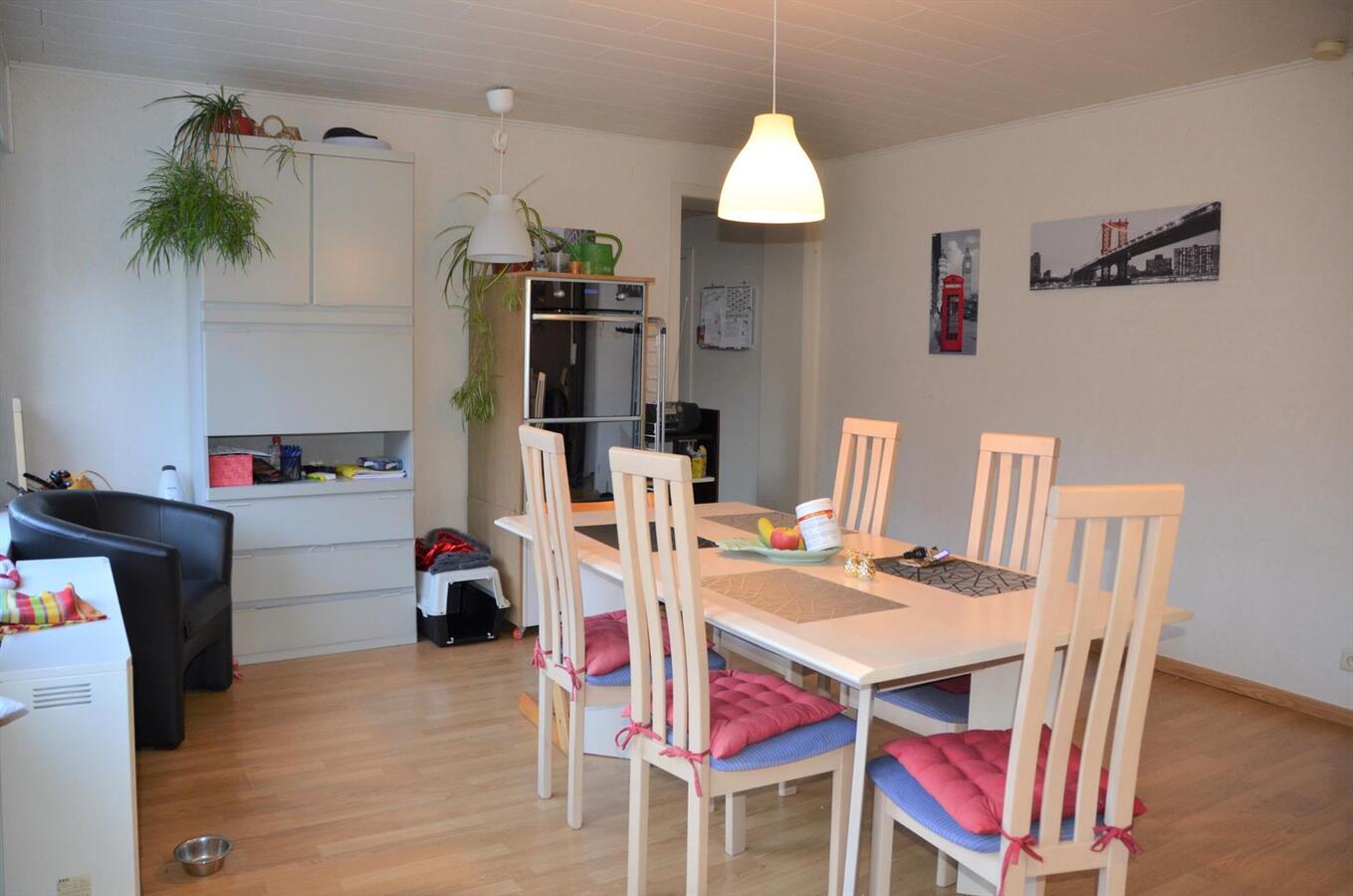 Investering met mooi rendement!! woning met 2 Appartementen te koop in Oostkamp 