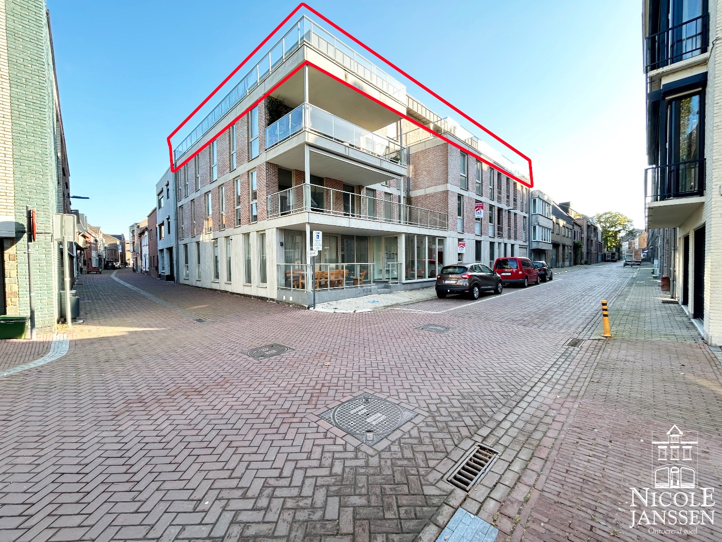 Instapklaar penthouse met drie slaapkamers en ruime terrassen 