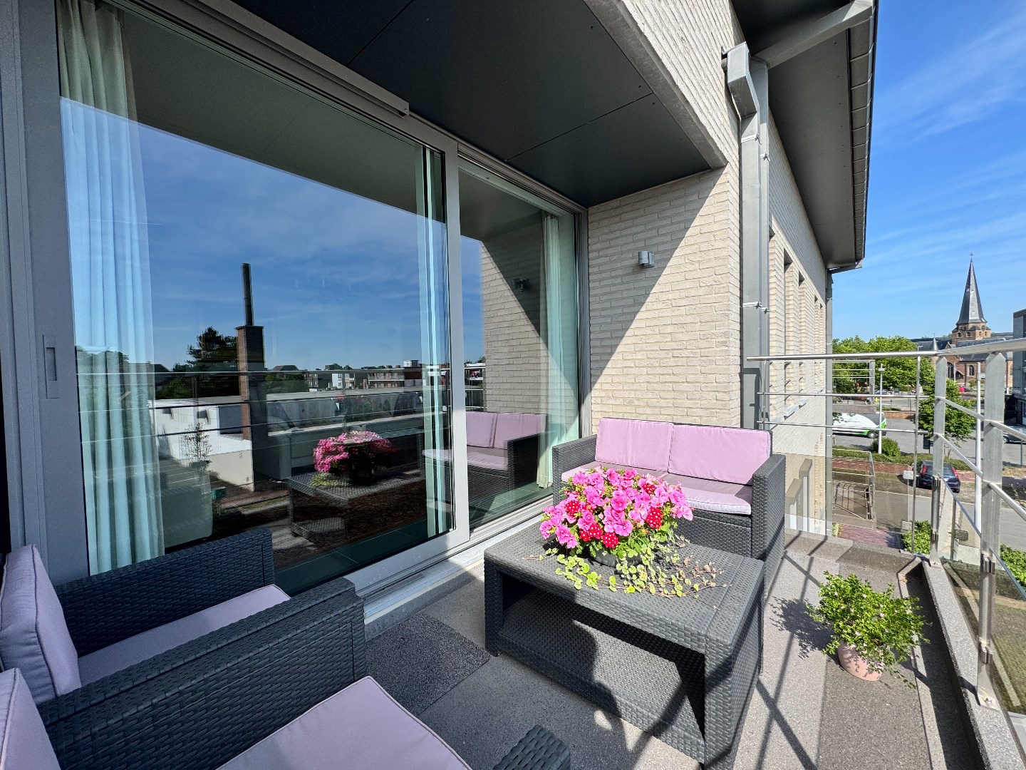 Ruim appartement met ondergrondse garage te koop in hartje Zulte 