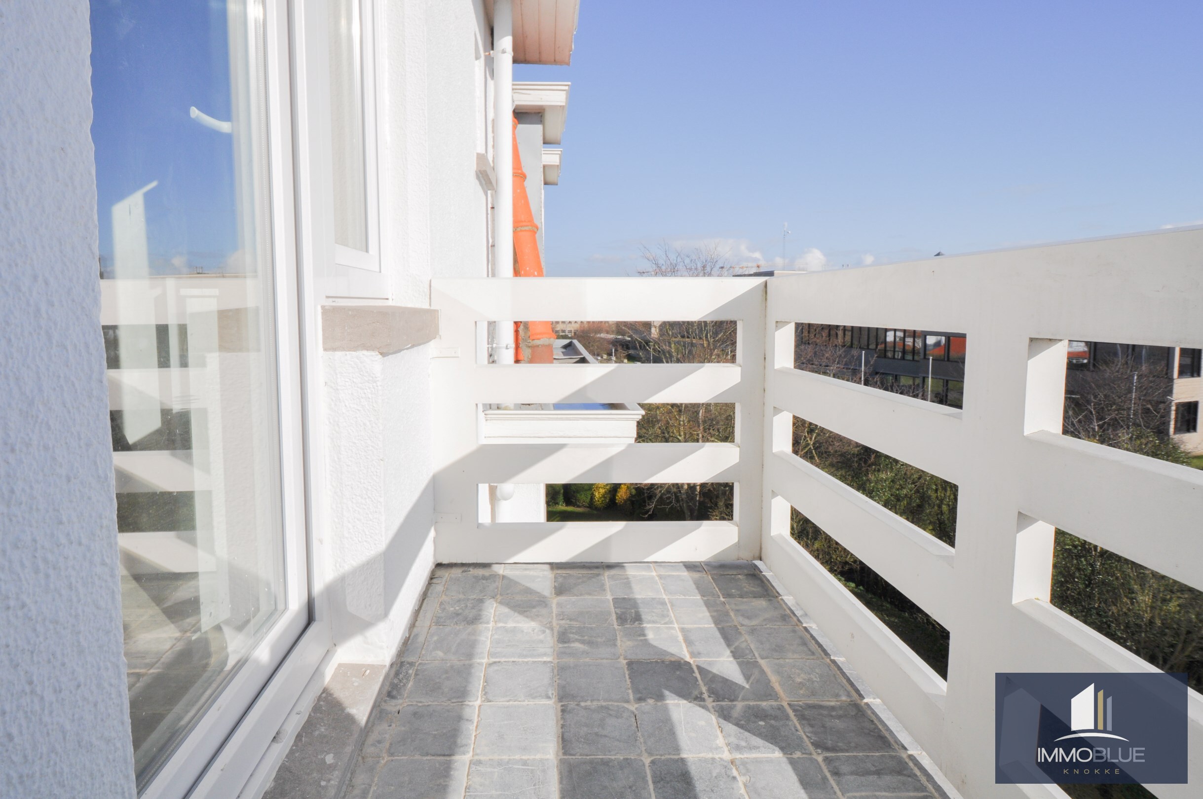 Appartement enti&#232;rement r&#233;nov&#233; et situ&#233; au calme, offrant une vue magnifique sur le Zegemeer. 