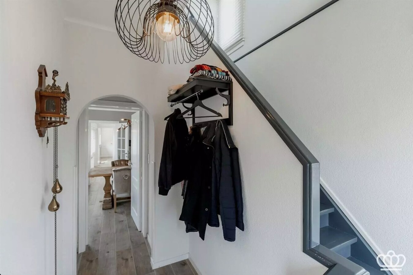 Magnifiquement situ&#233;e, charmante maison avec des installations pour chevaux sur environ 1,8 ha &#224; Essen. 