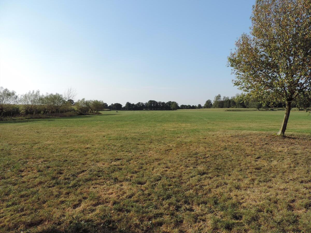 Recent gerenoveerde hoeve met ca. 2 ha weiland te Bree (aankoop ca. 2ha aanpalende weide mogelijk) 