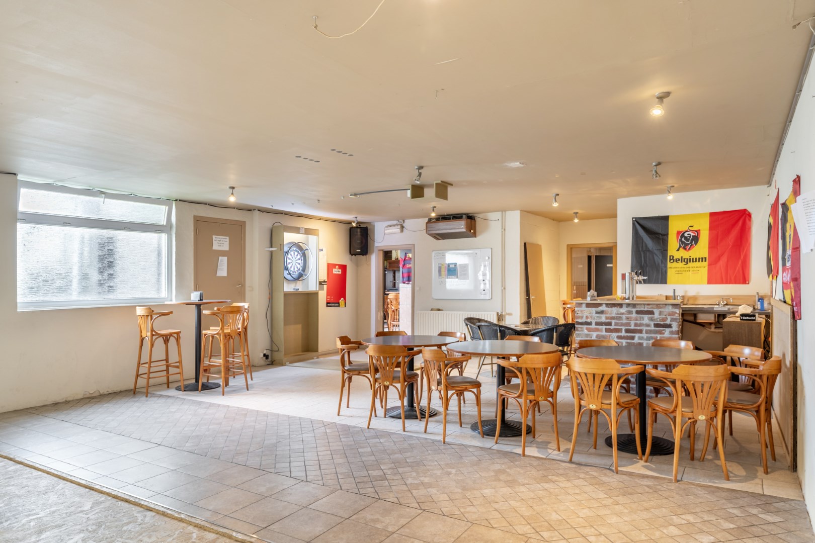 Rechtstraat 42, Rutten - Polyvalent zaaltje met aparte toog