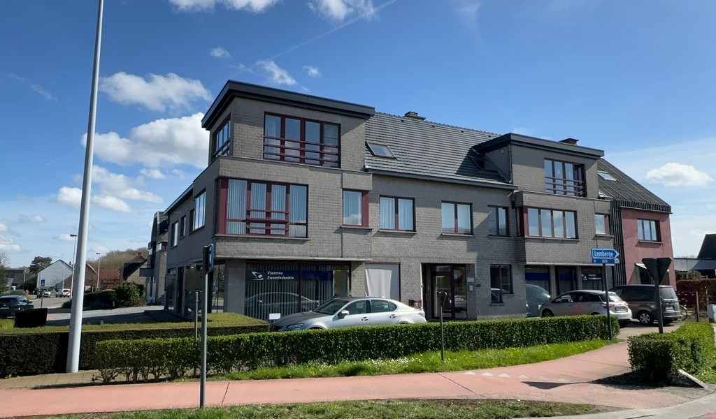Kantoorgelijkvloers te koop vlakbij afrit E40 in Merelbeke