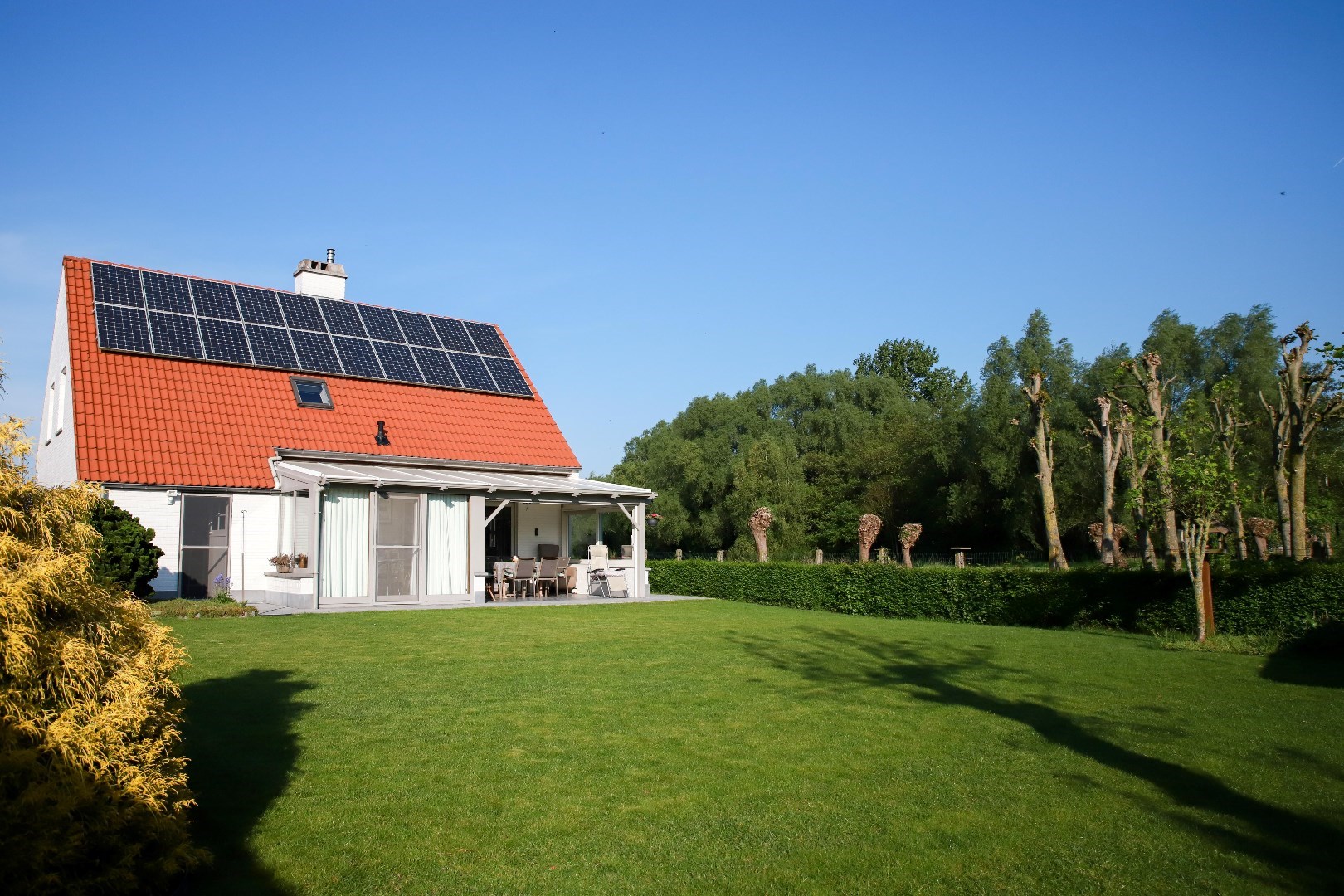 Prachtige alleenstaande woning met garage en tuin op 719 m&#178; 